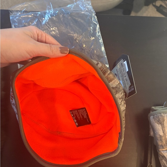 Men's Camouflage Gloves + Hat - Picture 6 of 7